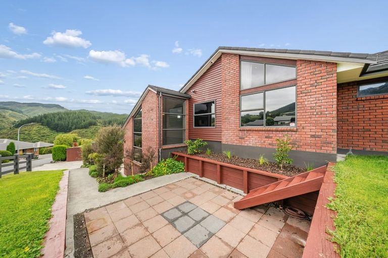 Photo of property in 115 Kirton Drive, Riverstone Terraces, Upper Hutt, 5018