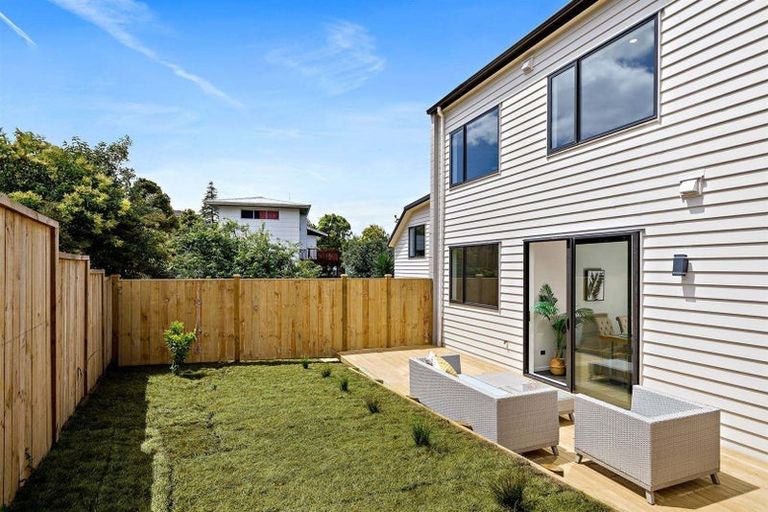 Photo of property in 7c Kerria Place, Sunnynook, Auckland, 0620
