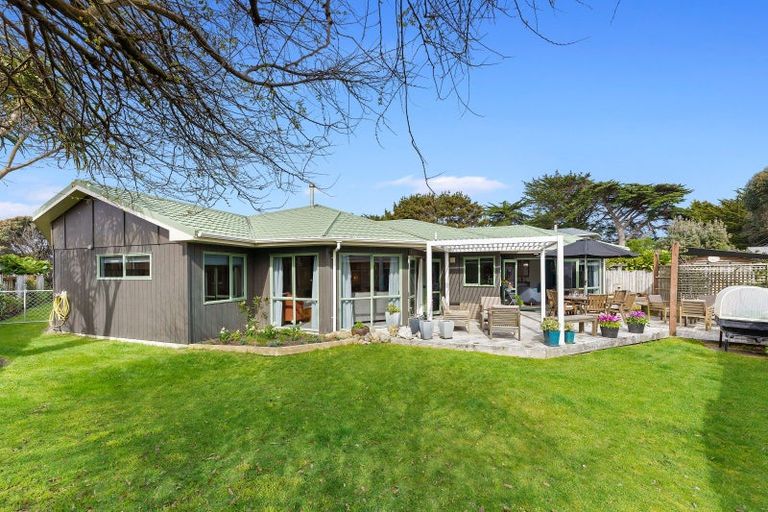 Photo of property in 7 Caughley Place, Otaki Beach, Otaki, 5512