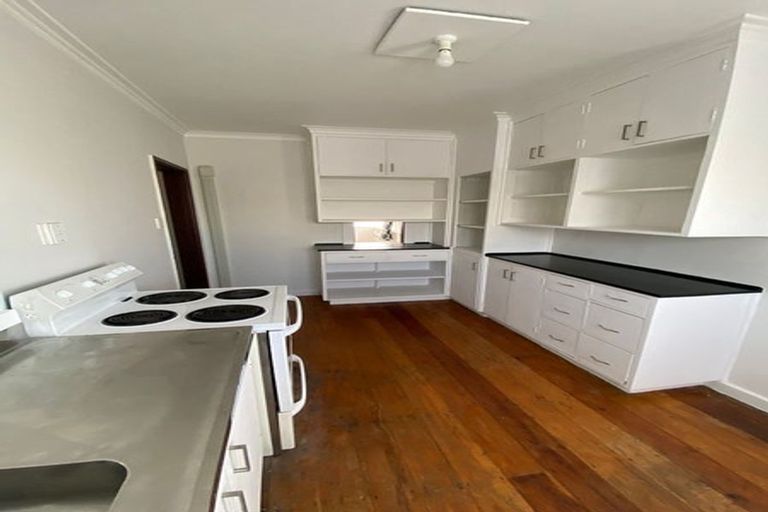 Photo of property in 229 Featherston Street, Palmerston North, 4410