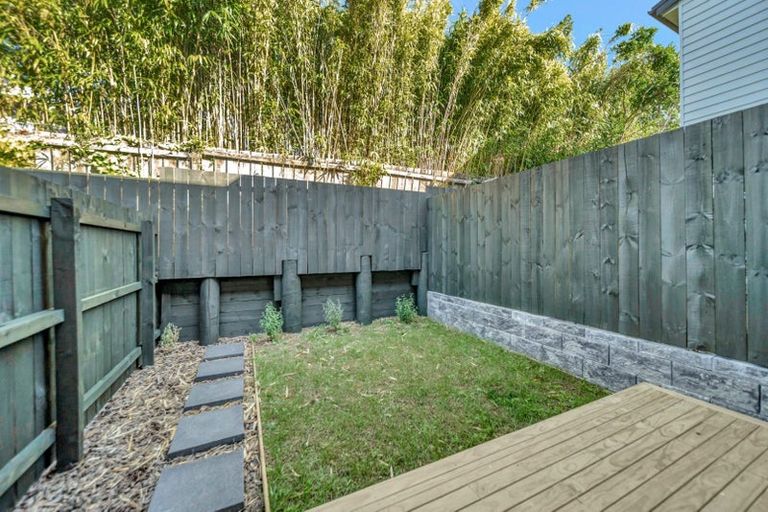 Photo of property in 10/106 Triangle Road, Massey, Auckland, 0614