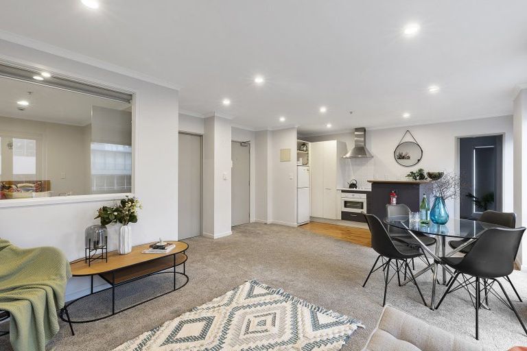 Photo of property in Terrace Heights Apartments, 10a/163 The Terrace, Wellington Central, Wellington, 6011