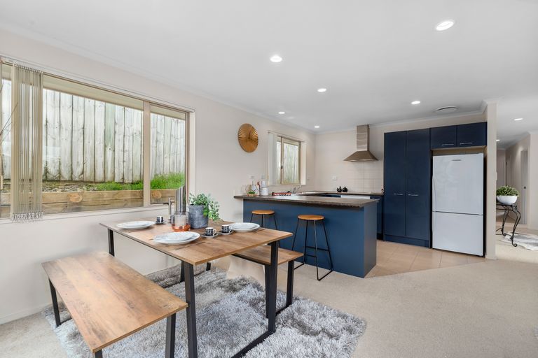 Photo of property in 37 Nimstedt Avenue, Oteha, Auckland, 0632