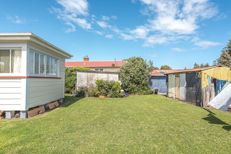 Photo of property in 31 Karaka Street, Castlecliff, Whanganui, 4501
