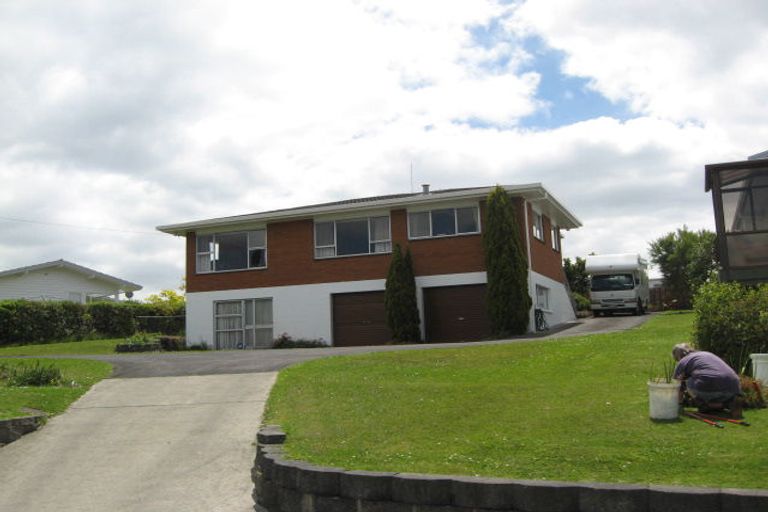 Photo of property in 11 The Crescent, Tindalls Beach, Whangaparaoa, 0930