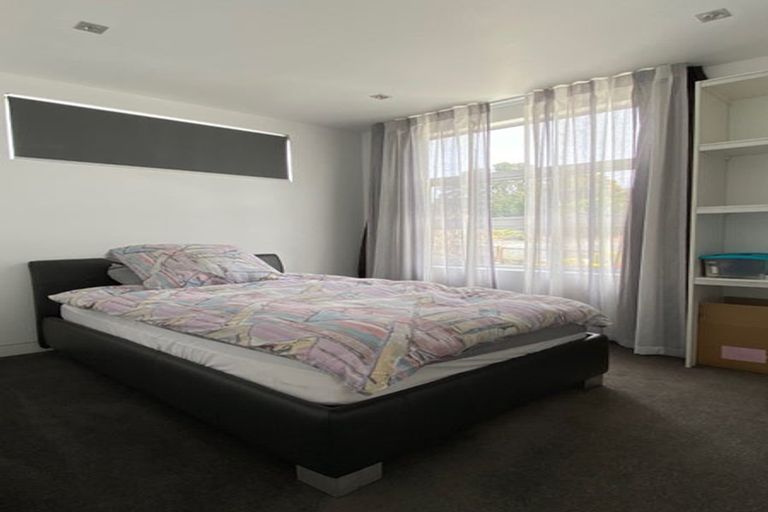 Photo of property in 2 Commodore Parry Road, Castor Bay, Auckland, 0620