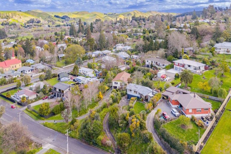 Photo of property in 6 Domain Road, Waipawa, 4210