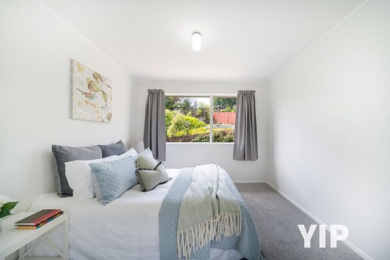 Photo of property in 29a Chetwode Grove, Newlands, Wellington, 6037