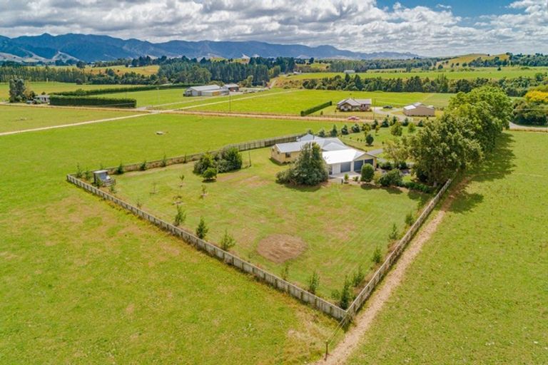Photo of property in 167 Heretaunga Road, Maharahara, Dannevirke, 4972