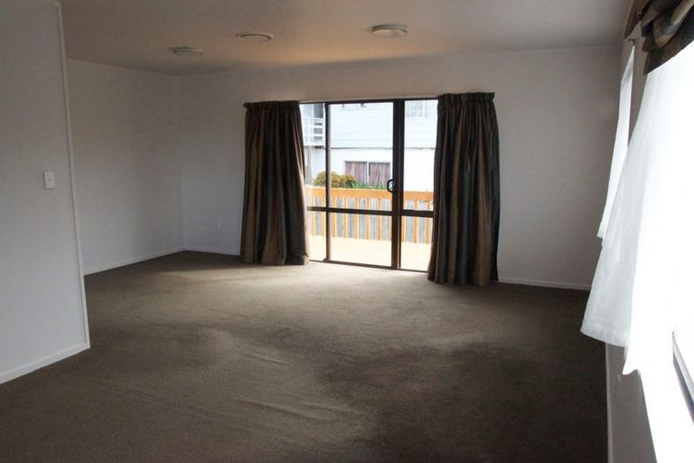 Photo of property in 83 Trias Road, Totara Vale, Auckland, 0629