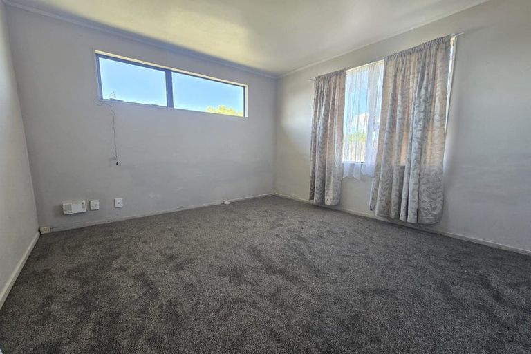 Photo of property in 2/15 Trimdon Street, Randwick Park, Auckland, 2105