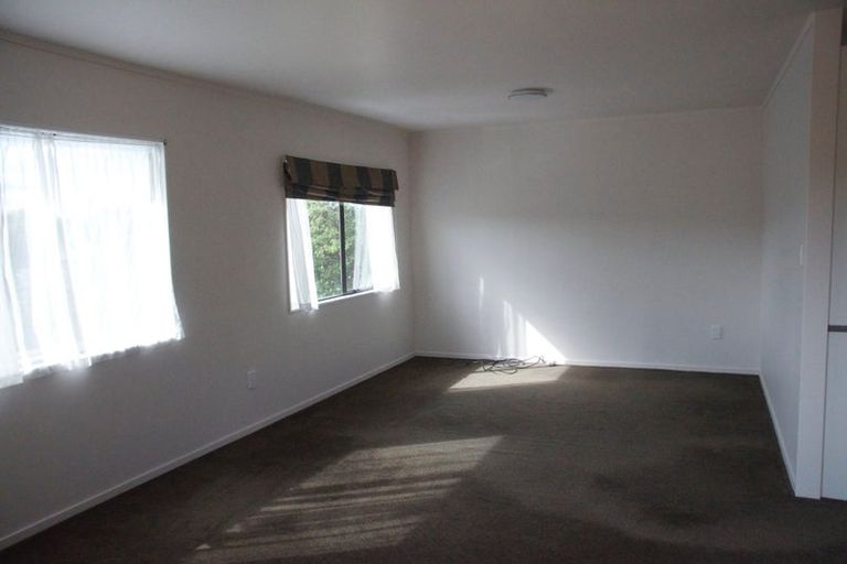 Photo of property in 83 Trias Road, Totara Vale, Auckland, 0629