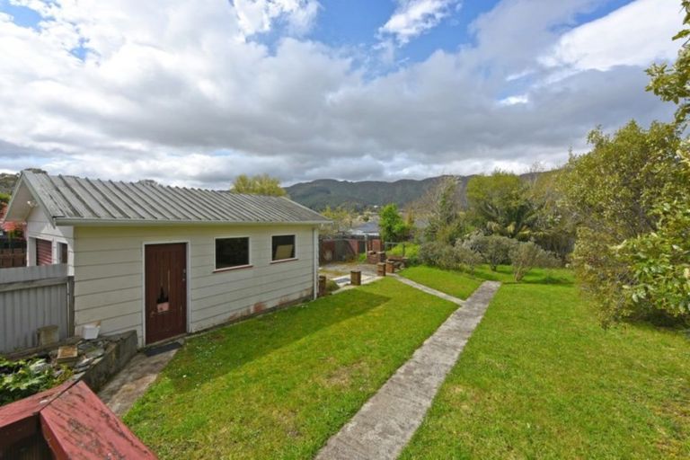 Photo of property in 148 Wellington Road, Wainuiomata, Lower Hutt, 5014