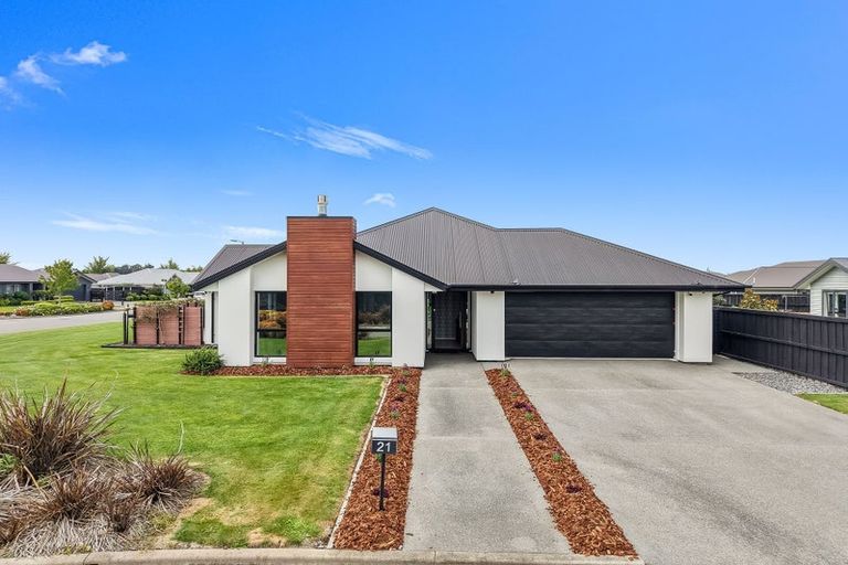 Photo of property in 21 Watkins Drive, Rangiora, 7400