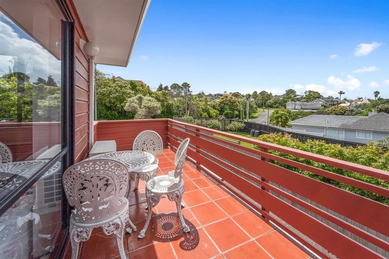 Photo of property in 1/10 Channel View Road, Campbells Bay, Auckland, 0630