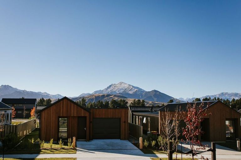 Photo of property in 31 Obelisk Street, Wanaka, 9305