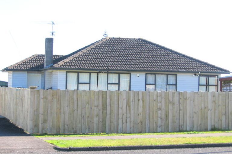 Photo of property in 36 Grove Road, Papakura, 2110