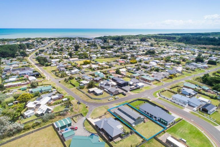 Photo of property in 35 Barling Street, Himatangi Beach, Foxton, 4891