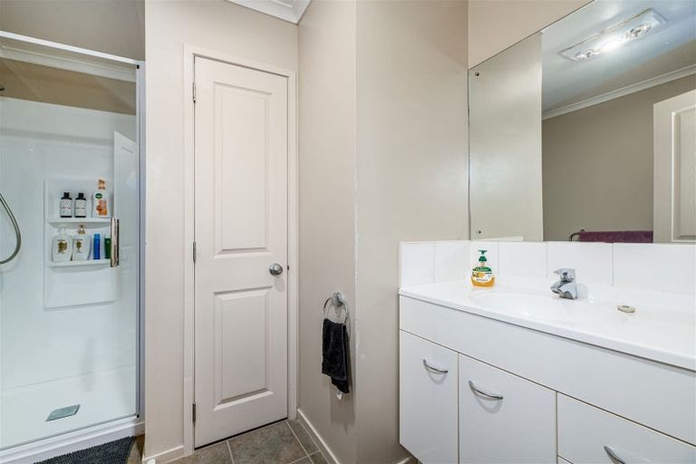 Photo of property in 1 Chardonnay Rise, Henderson, Auckland, 0612