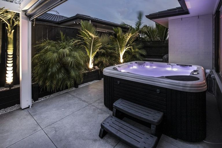 Photo of property in 11 Creda Road, Wattle Downs, Auckland, 2103