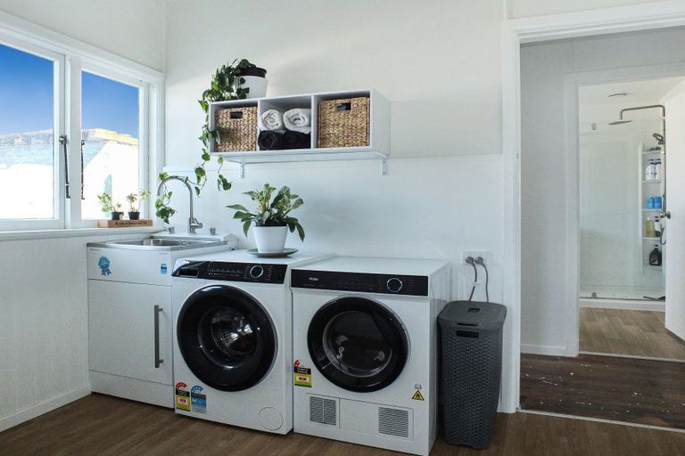 Photo of property in 19 Johnston Street, Foxton, 4814