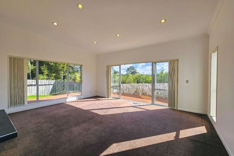 Photo of property in 28 Pin Oak Drive, Schnapper Rock, Auckland, 0632