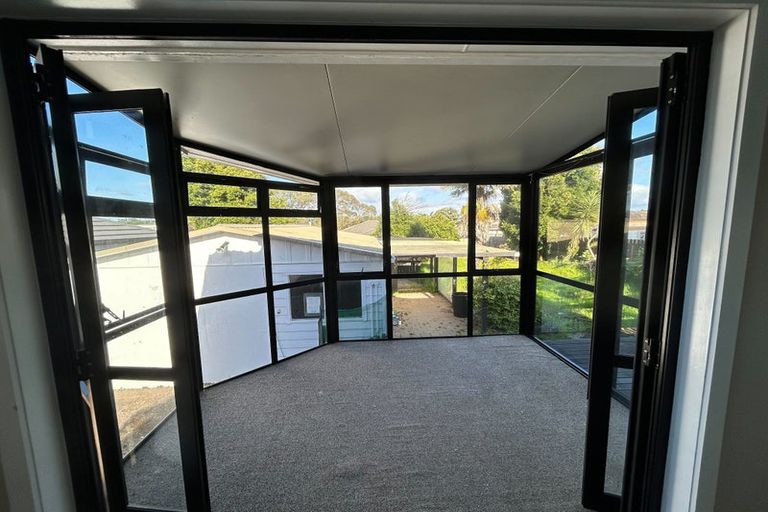 Photo of property in 17 Tomintoul Place, Highland Park, Auckland, 2010