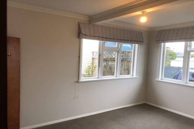 Photo of property in 54 Horokiwi Road West, Newlands, Wellington, 6037