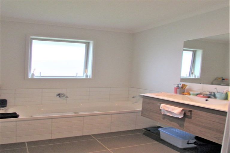 Photo of property in 26 Mooring Close, Whitby, Porirua, 5024