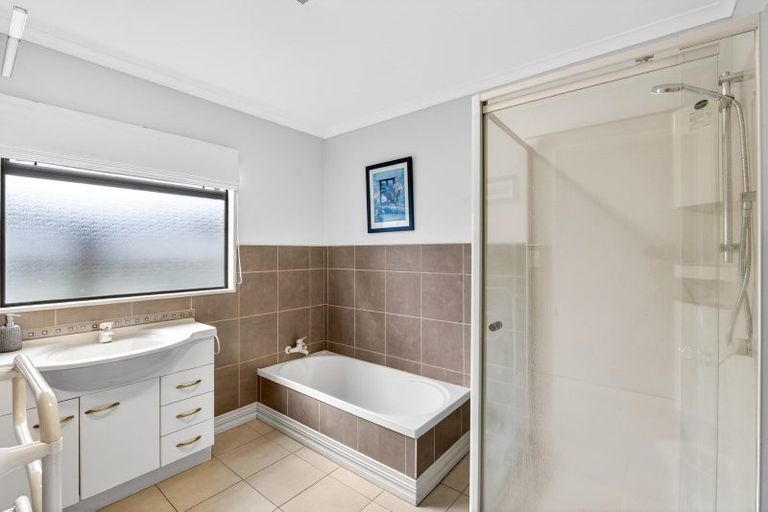 Photo of property in 4a Mission Road, Greenmeadows, Napier, 4112