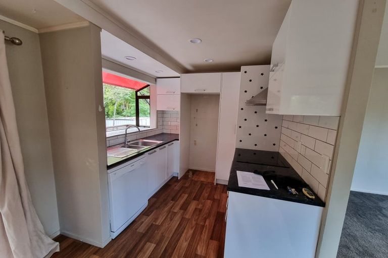 Photo of property in 2/5 September Place, Forrest Hill, Auckland, 0620