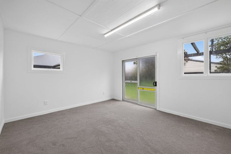 Photo of property in 154 Wainoni Road, Avondale, Christchurch, 8061
