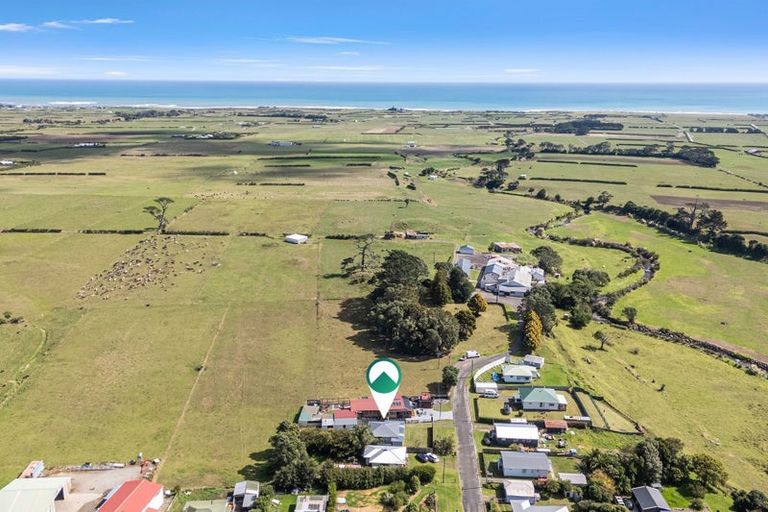 Photo of property in 5 Julian Road, Warea, New Plymouth, 4381