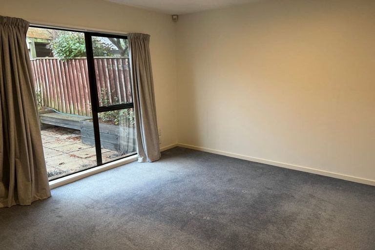 Photo of property in 2/2 Wakelin Place, Redwood, Christchurch, 8051