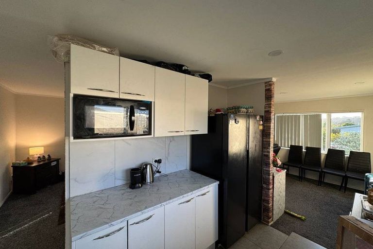 Photo of property in 15 Hinerau Street, Henderson, Auckland, 0612