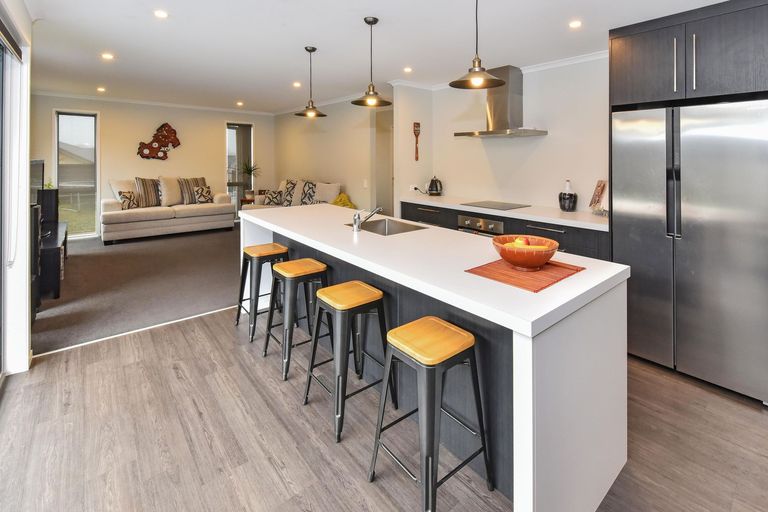 Photo of property in 16 Mcneish Place, Pokeno, 2402