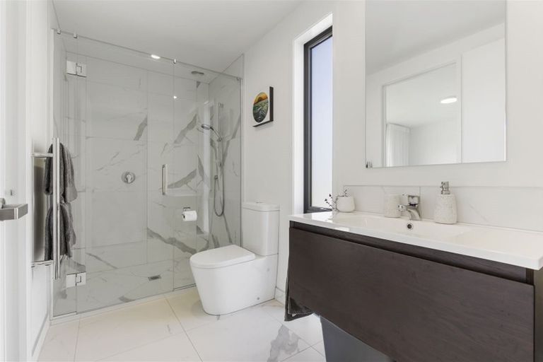 Photo of property in 9a William Bayes Place, Red Beach, 0932