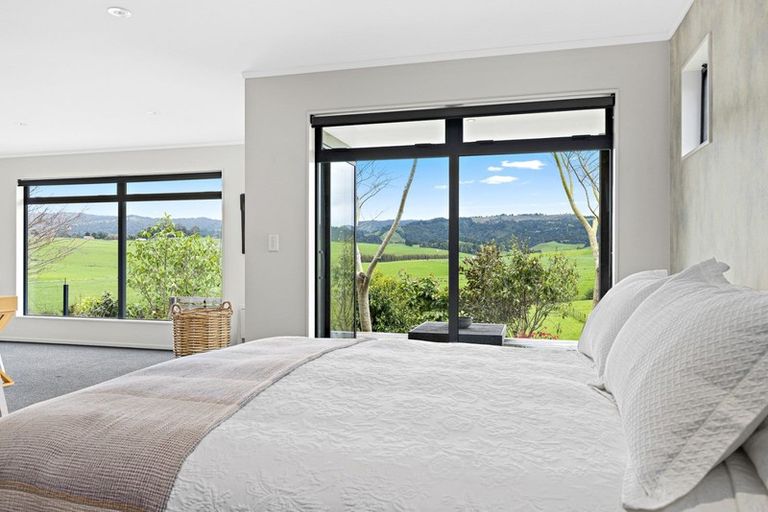 Photo of property in 30 Tamahunga Drive, Matakana, 0985