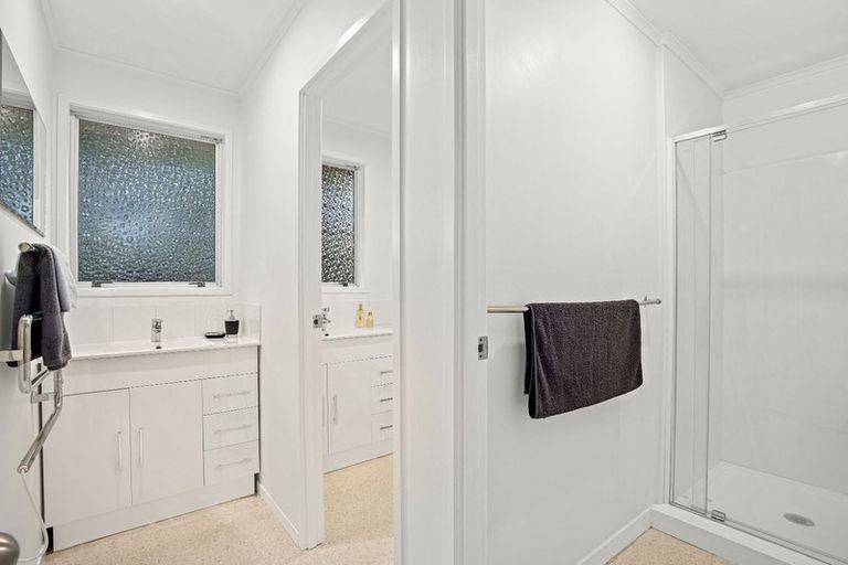 Photo of property in 9 Albemarle Place, Massey, Auckland, 0614