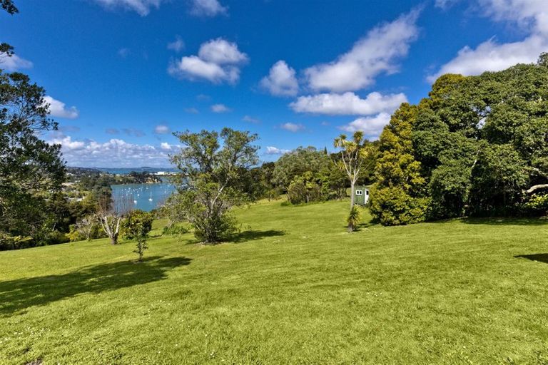 Photo of property in 1 Buckleys Track, Paremoremo, Auckland, 0632