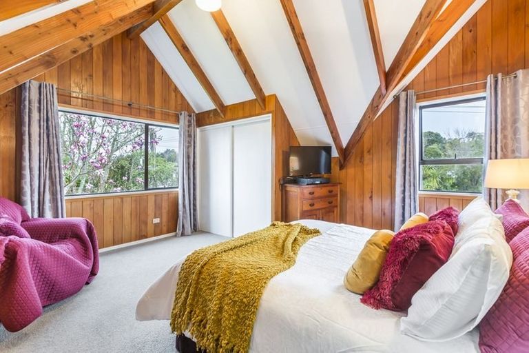 Photo of property in 1 Gails Drive, Okura, Auckland, 0792