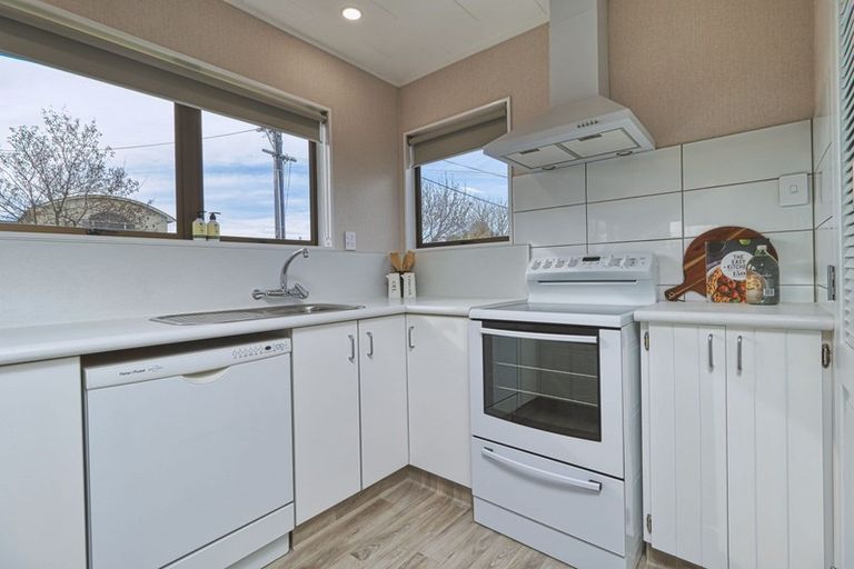 Photo of property in 1/12 Avenue Road, Greenmeadows, Napier, 4112