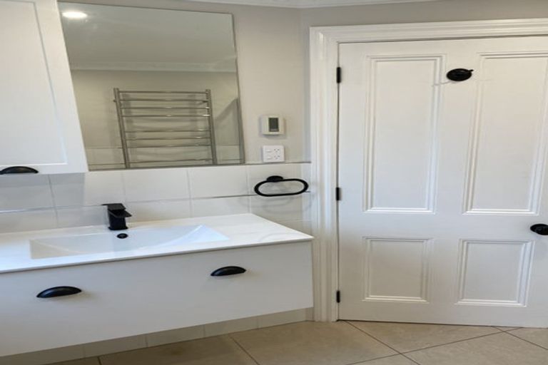 Photo of property in 29 Padnell Crescent, Paparangi, Wellington, 6037