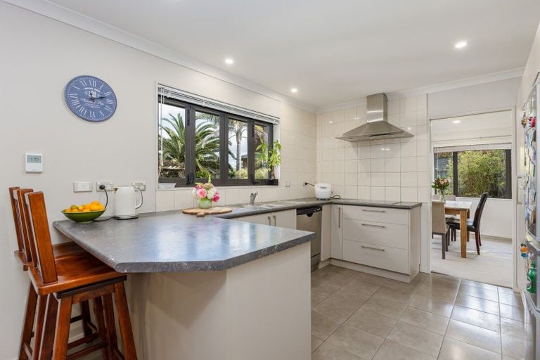 Photo of property in 6 Lough Derg Place, Pinehill, Auckland, 0632