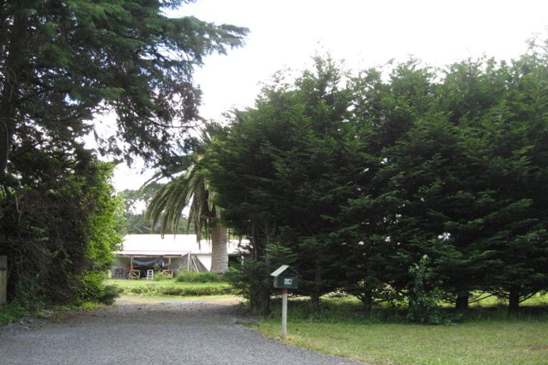Photo of property in 64 Farrand Road, Kumeu, 0891