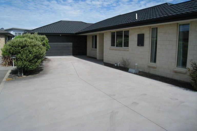 Photo of property in 8 Dunsford Close, Halswell, Christchurch, 8025