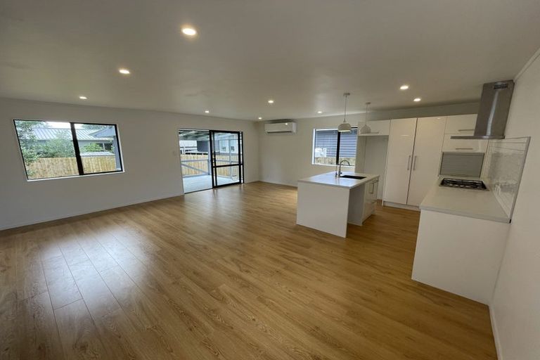 Photo of property in 1/134 Mcleod Road, Te Atatu South, Auckland, 0610