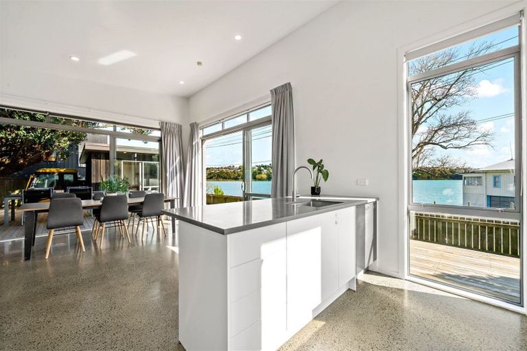 Photo of property in 12b Chapman Road, Te Atatu Peninsula, Auckland, 0610