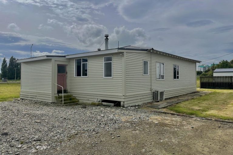 Photo of property in 50 Seaward Road, Edendale, 9825