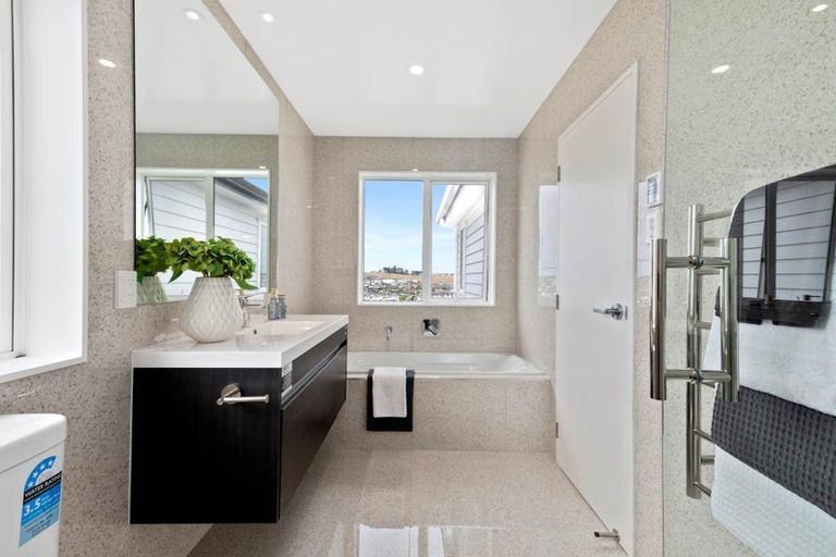 Photo of property in 28 Cassidy Drive, Orewa, 0931